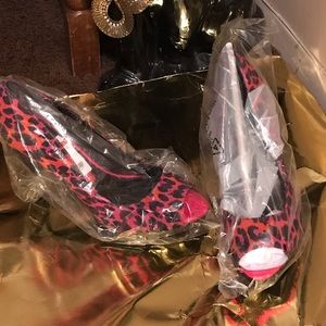 NINE WEST Hot Pink and Black Heels.